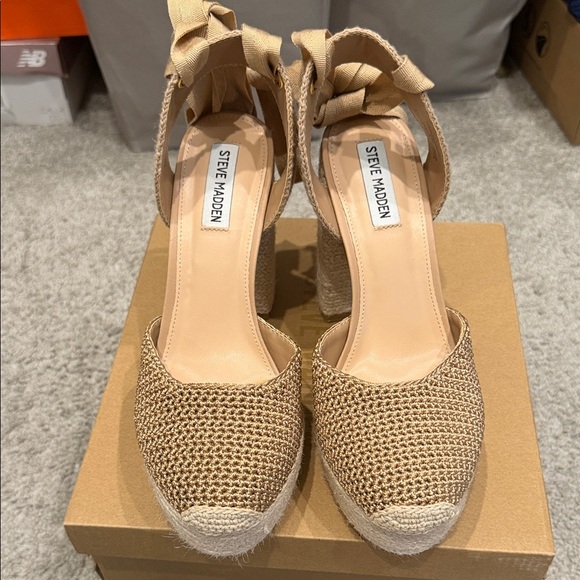Steve Madden Tan and Cream Woven Platform Sandals - Picture 4 of 6